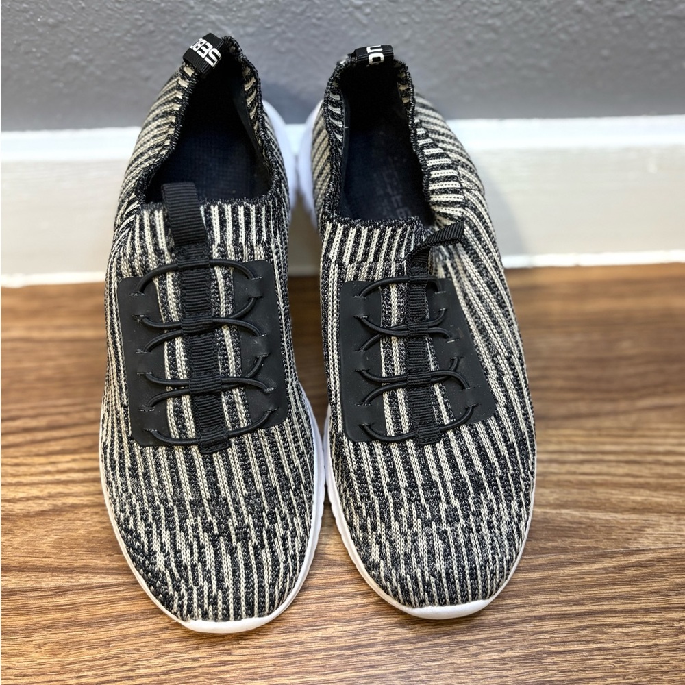 Tiosebon Black and White Knit Slip-On Sneakers size 7.5 (SKU 149)